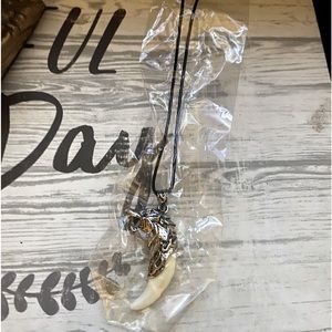 (LAST CHANCE clearance sale,💖 Free with any purchase) Wolf head and tooth